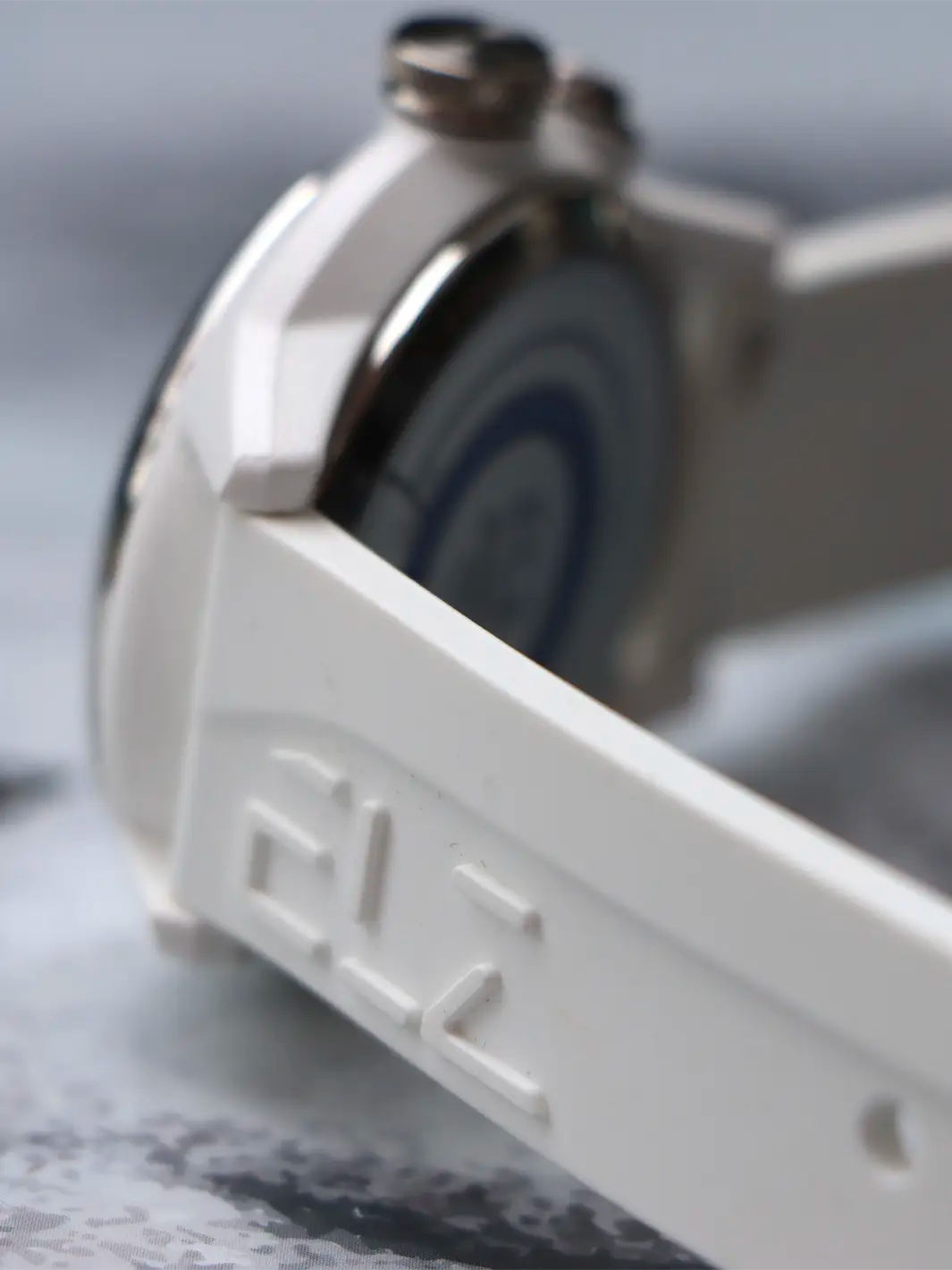 White Embossed Rubber Strap Bionic design // Silver buckle